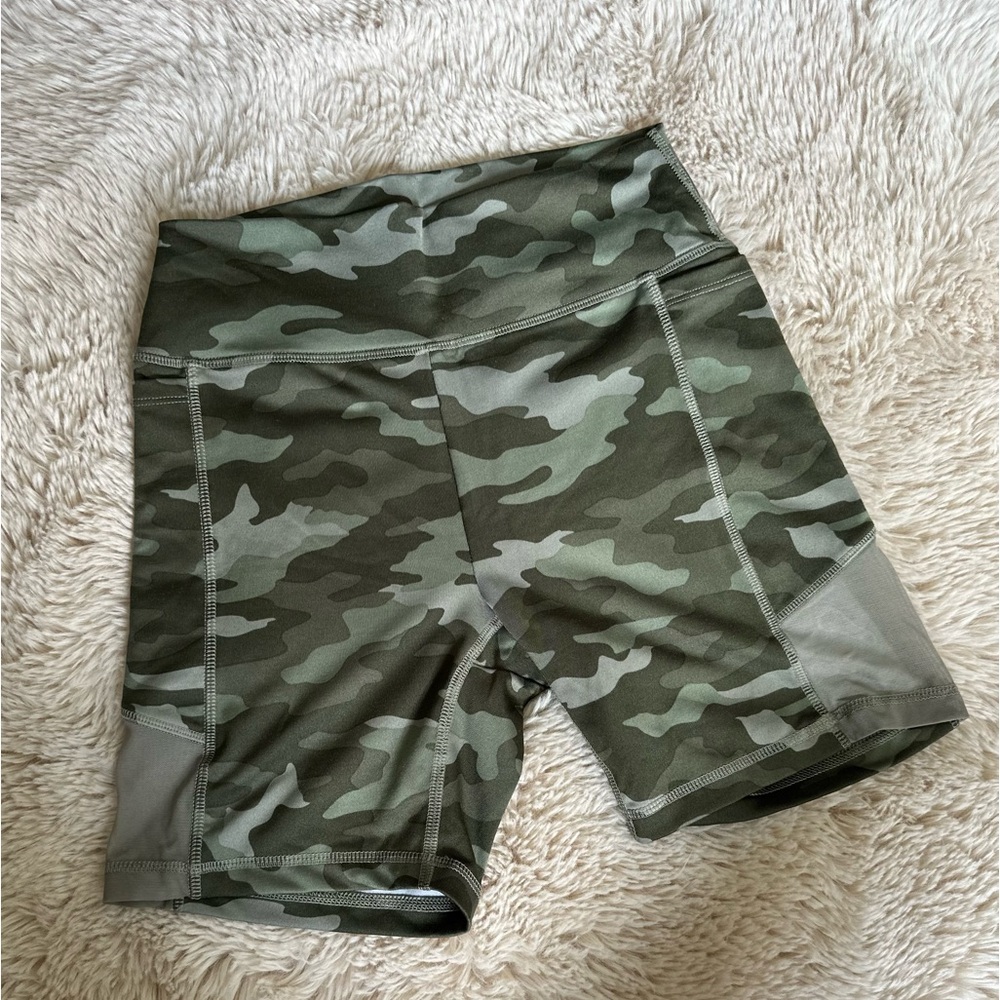VS PINK biker shorts with side pockets and mesh